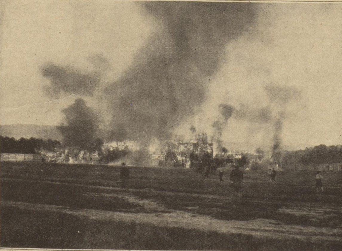 Das erste städtische Stadion auf dem Wasen steht im Sommer 1914 in Flammen