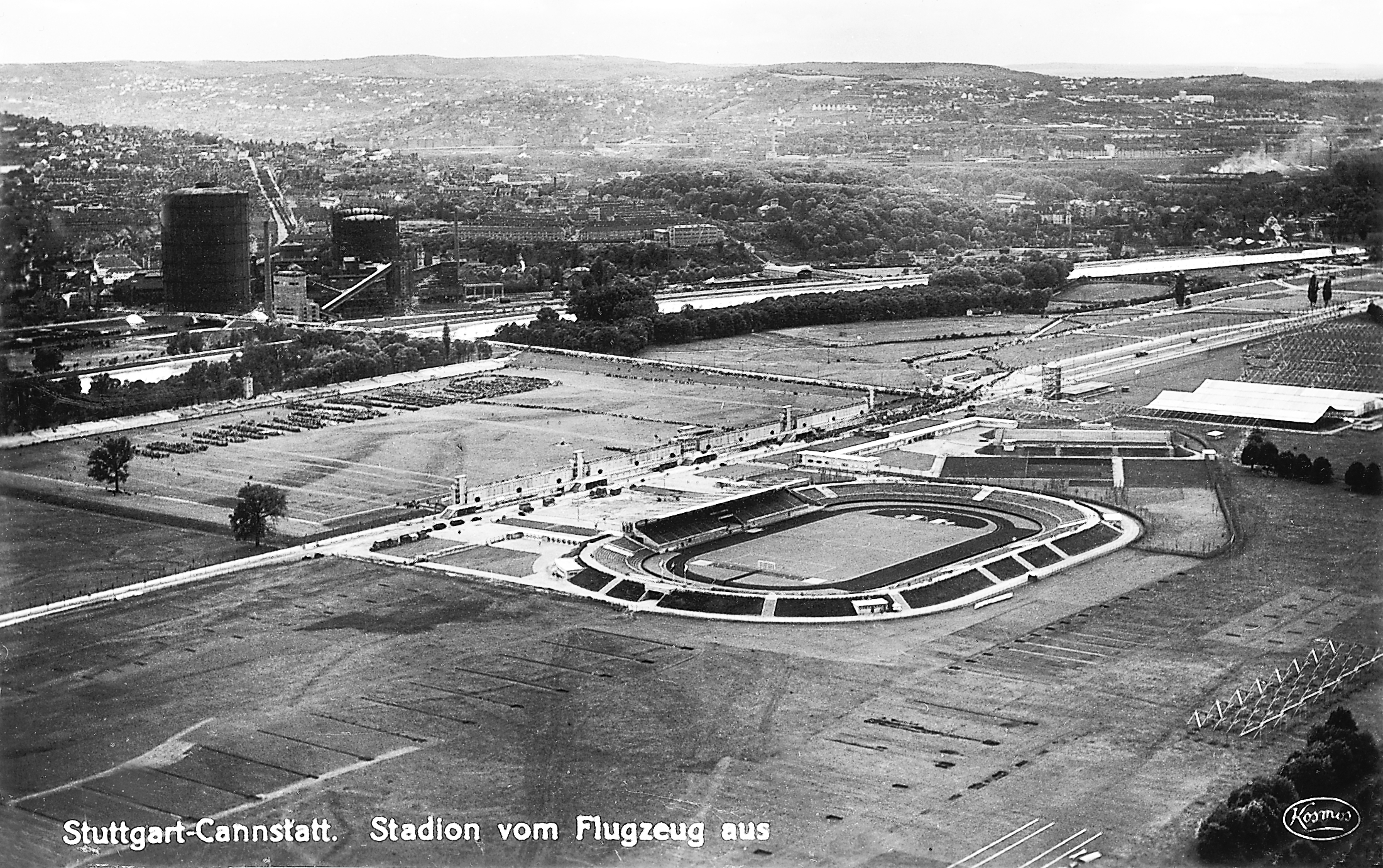 Luftbild des Turnfestgeländes mit Stadion vom Juli 1933.